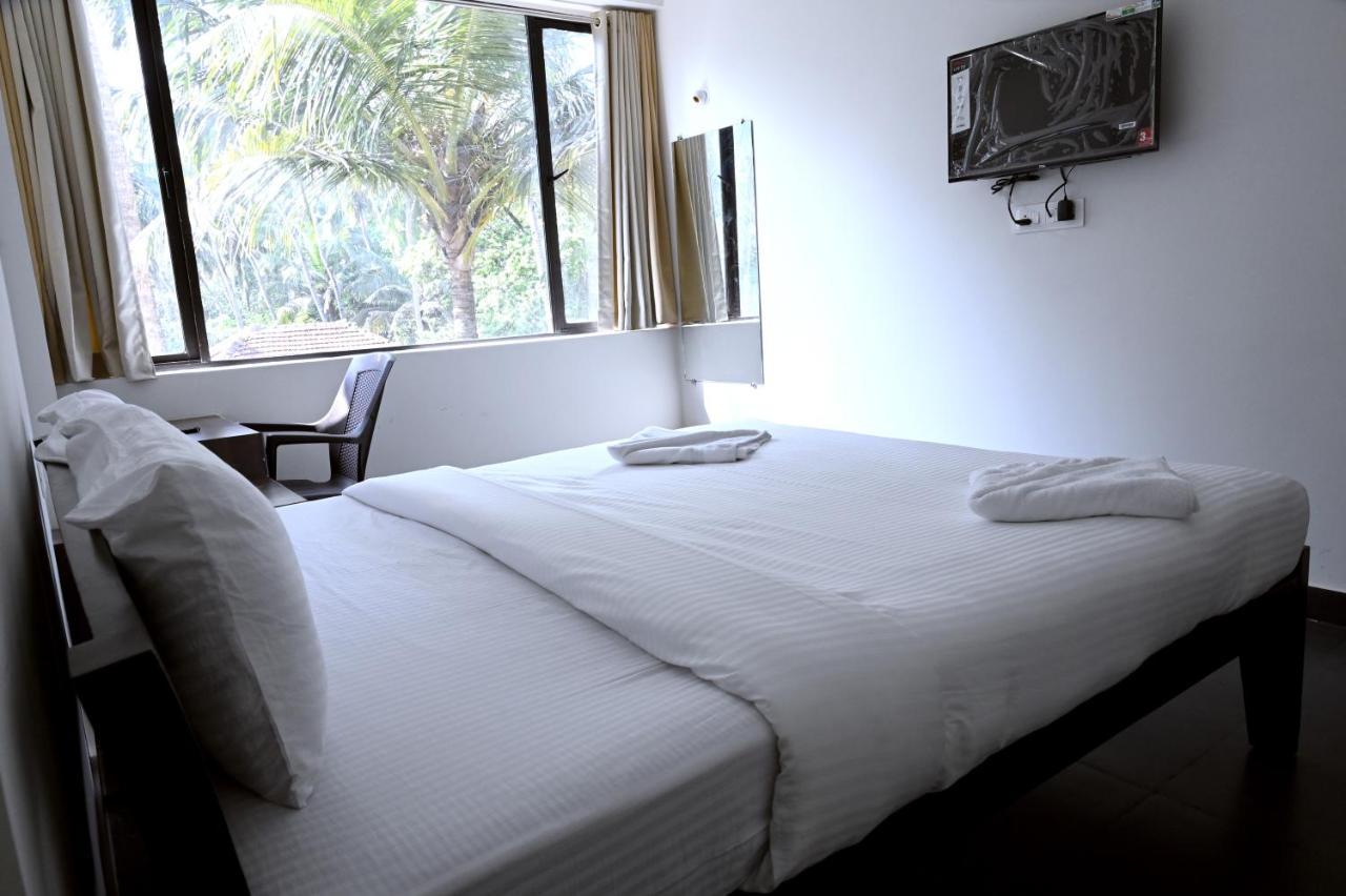 Resort De Goa Calangute Exteriör bild